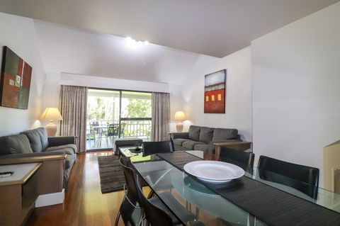 Plover Deluxe Villa 25 - Accommodation Gladstone 1