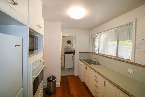 Plover Deluxe Villa 25 - Accommodation Gladstone 7