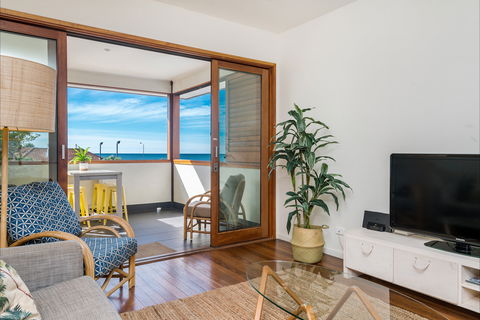 Quiksilver Apartments - Beachfront Byron - Accommodation Gladstone 2
