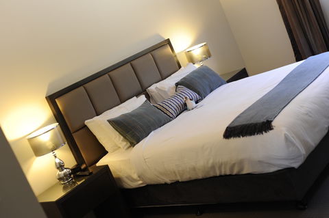 Riverside Oaks Golf Resort - Accommodation Gladstone 0
