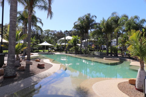 Shearwater Deluxe Villa - Accommodation Gladstone 1