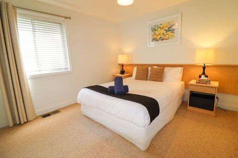 Shearwater Deluxe Villa - Accommodation Gladstone 4