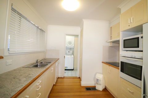 Shearwater Deluxe Villa - Accommodation Gladstone 7