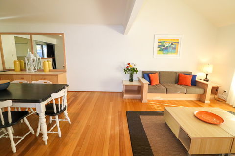 Shearwater Deluxe Villa - Accommodation Gladstone 8
