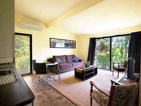 Shingles Riverside Cottages - The - Accommodation Gladstone 1