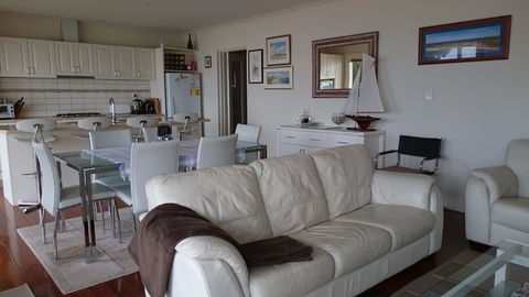 St Helens Beachfront - Accommodation Gladstone 1