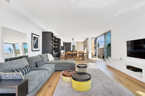 Stunning Luxury Home - Accommodation Gladstone 1