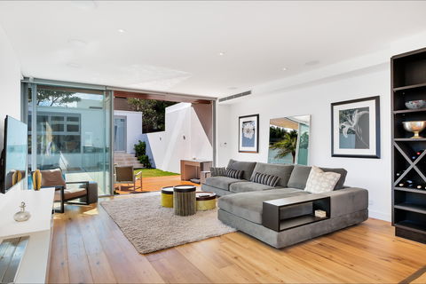 Stunning Luxury Home - Accommodation Gladstone 2