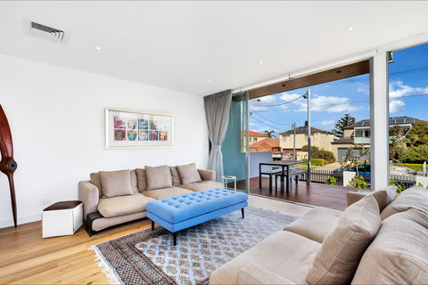 Stunning Luxury Home - Accommodation Gladstone 4