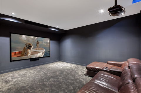 Stunning Luxury Home - Accommodation Gladstone 5