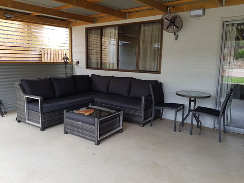 Sunset Sippers - Accommodation Gladstone 1