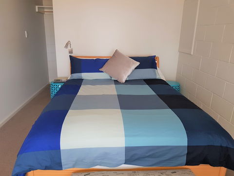Sunset Sippers - Accommodation Gladstone 4