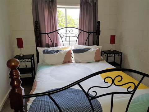 Sunset Sippers - Accommodation Gladstone 5