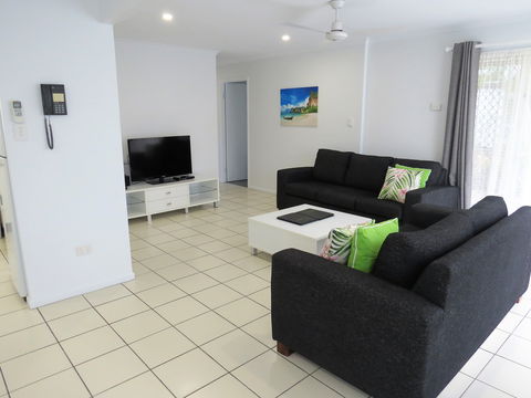 The Shores Holiday Apartments - Accommodation Gladstone 0
