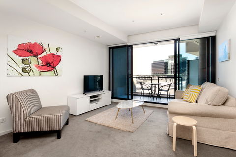 Waterfront Melbourne Apartments - Accommodation Gladstone 1