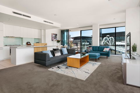 Waterfront Melbourne Apartments - Accommodation Gladstone 2