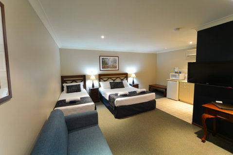 Wattle Grove Motel - Accommodation Gladstone 0