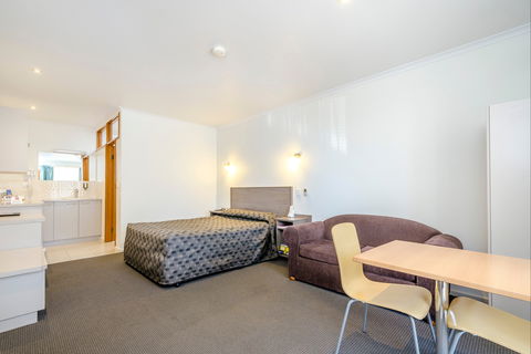 Werribee Motel & Apartments - Accommodation Gladstone 1