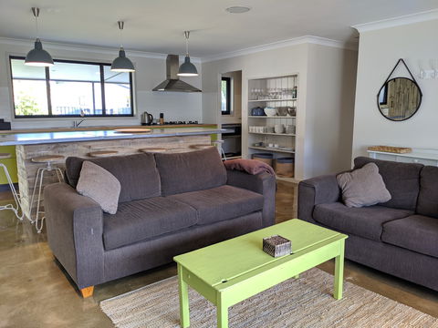 Aloha - Accommodation Gladstone 0