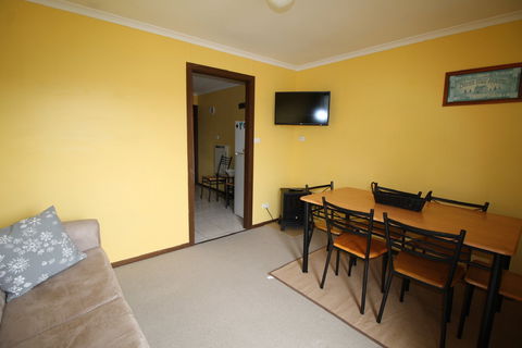 Alpen Glen 6 - Accommodation Gladstone 2