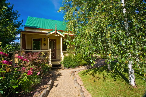 Autumn Abode Cottages - Accommodation Gladstone 2