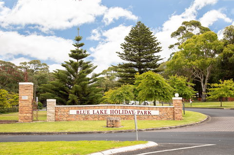 Blue Lake Holiday Park - Accommodation Gladstone 0
