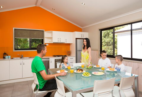Burleigh Beach Tourist Park - Accommodation Gladstone 0