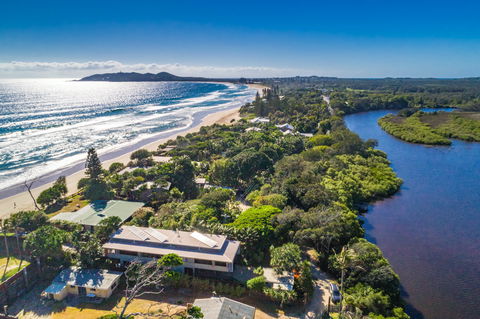 Byron Beachfront Villa - Accommodation Gladstone 1