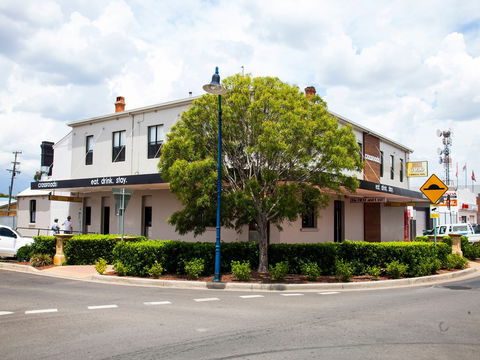 Crossroads Hotel - Accommodation Gladstone 1