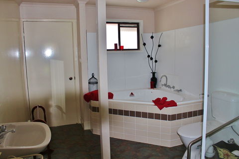 Dartmouth Motor Inn - Accommodation Gladstone 0