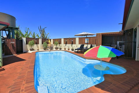 Dunelm House Bed And Breakfast - Accommodation Gladstone 2