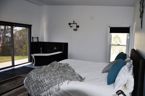 Hickory Moon - Accommodation Gladstone 0