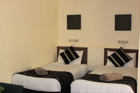 Inverell Motel - Accommodation Gladstone 2