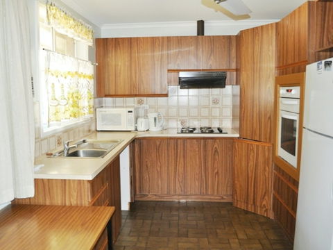 Jay Jay's Beach House - Accommodation Gladstone 1