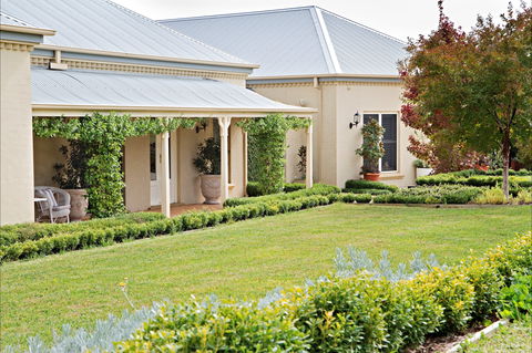 Loloma's At White Rock - Accommodation Gladstone 0