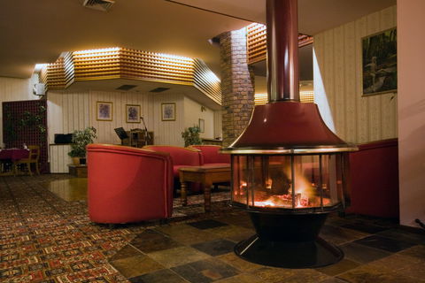 McNevins Warwick Motel And Gunyah Restaurant - Accommodation Gladstone 1