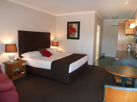 McNevins Logan Park Motel - Accommodation Gladstone 1
