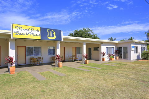 Moore Park Beach Motel - Accommodation Gladstone 0