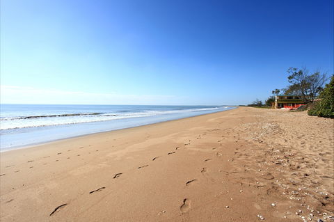 Moore Park Beach Motel - Accommodation Gladstone 2