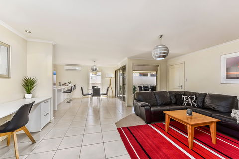 Mount Gambier Apartments - City Fringe Apartment A - Accommodation Gladstone 1