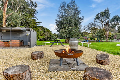 Pine Country Caravan Park - Pet Friendly - Accommodation Gladstone 1