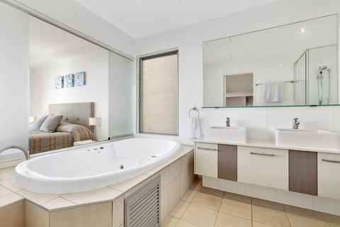 Rainbow Sea Resort - Accommodation Gladstone 2