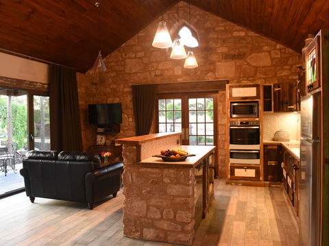 Riverline Cottage - Accommodation Gladstone 1