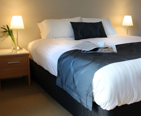 The Premier Hotel - Accommodation Gladstone 0