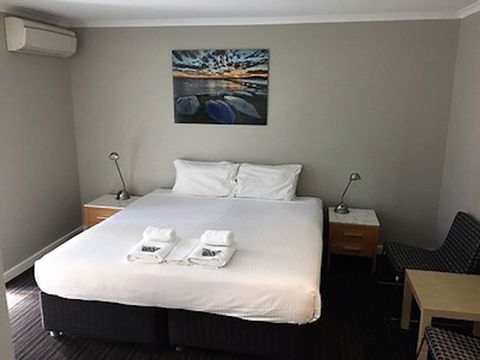 The Premier Hotel - Accommodation Gladstone 2