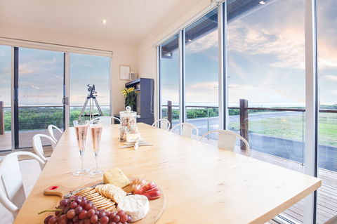 The Lookout - Accommodation Gladstone 2