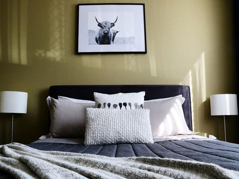 The Windsor Castle Hotel - Accommodation Gladstone 1