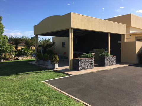 Tower Motor Inn - Accommodation Gladstone 2