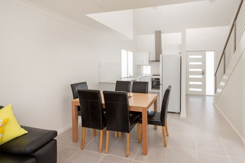 Wallsend Executive Apartments - Accommodation Gladstone 2