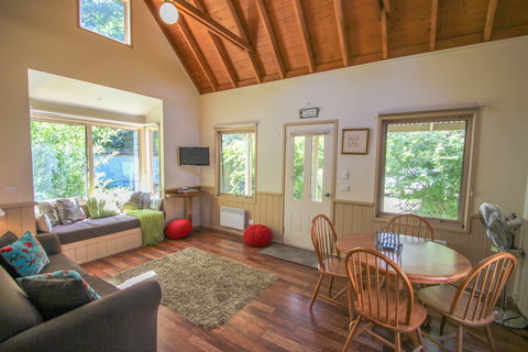 Alpine Arnica Cottages - Accommodation Gladstone 0